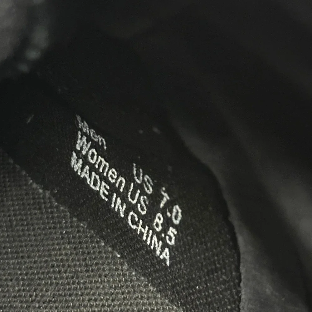 Vans UA Sk8-Hi Reissue Mens Size 7 W8.5 Black Velvet High Top Sample VN0A2XSBNQ9